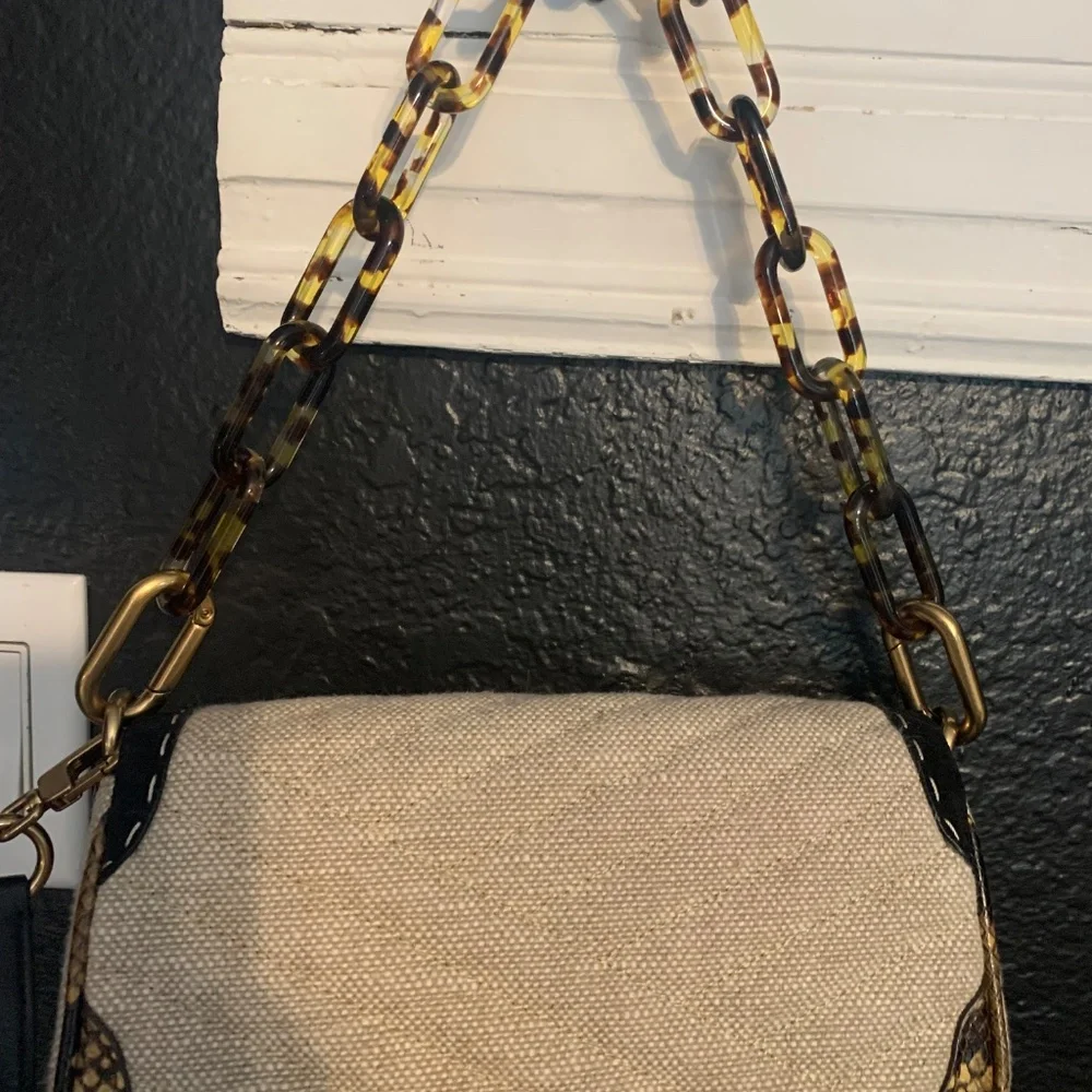 Tory Burch tortoise shell hand bag with strap in new condition - Picture 4 of 16